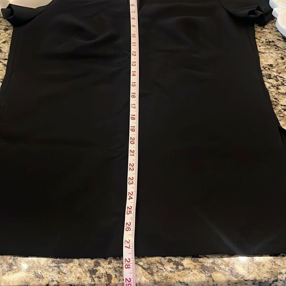 NWOT Trina Turk Black Spirited V-Neck Top Size 10 - Picture 6 of 6